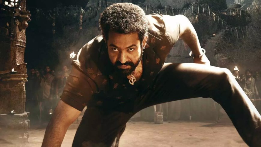 NTR Devara Dubbing : 
దేవర కోసం నొప్పిని భరిస్తూ.. ఎన్టీఆర్