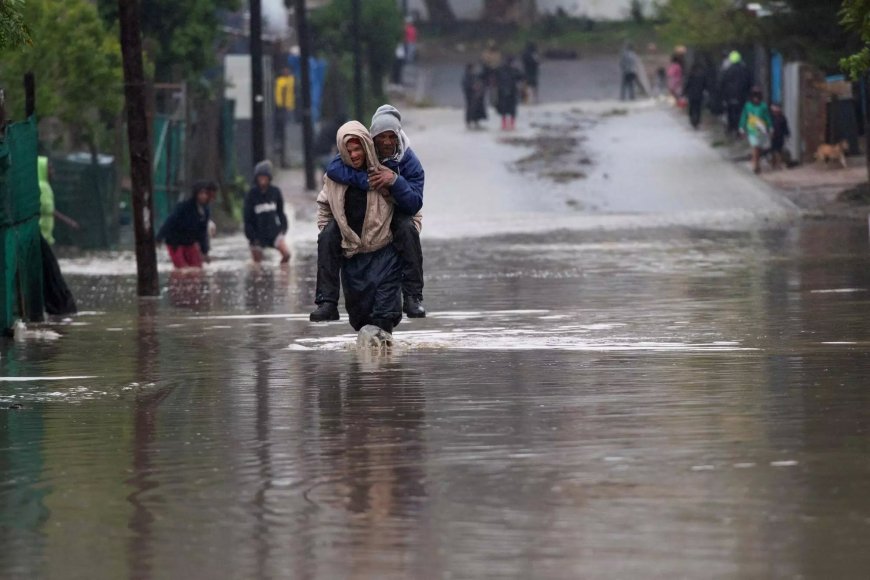 China Floods: చైనాలో  కొనసాగుతున్న భారీ వర్షాలు