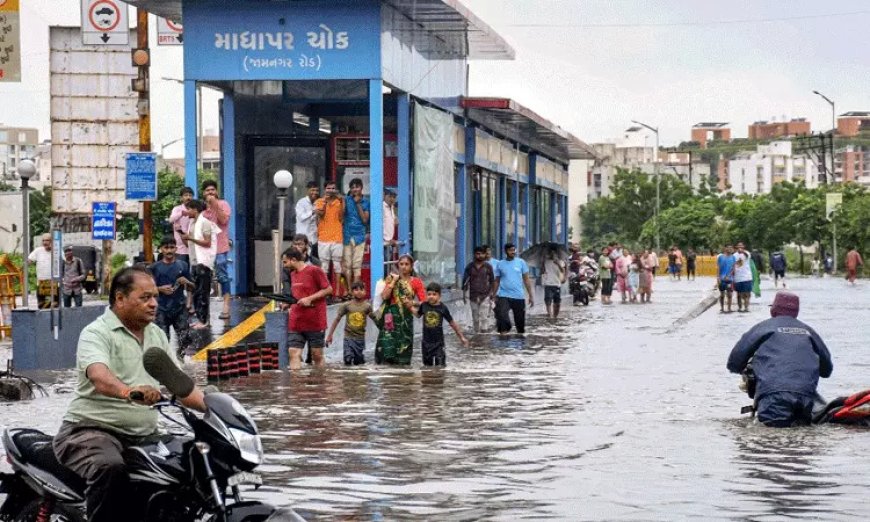 Gujarat: భారీ వర్షాలకు 28 మంది మృతి.. 18 వేల మంది తరలింపు