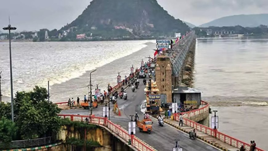 Prakasam Barrage: కృష్ణా నది ఉగ్రరూపం - రెండో ప్రమాద హెచ్చరిక