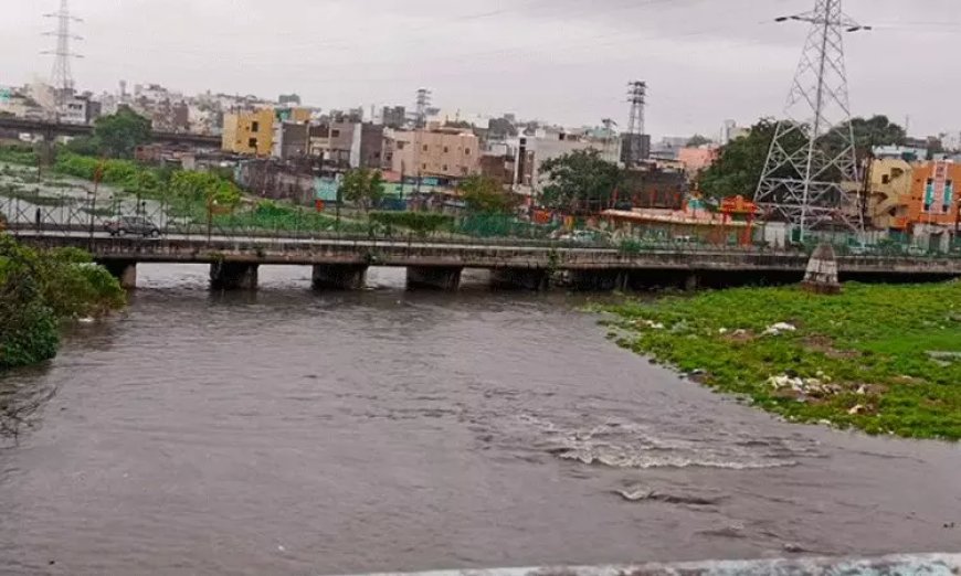 Hyderabad: హైదరాబాద్ లో భారీ వానలు.. ఉప్పొంగుతున్న మూసీ